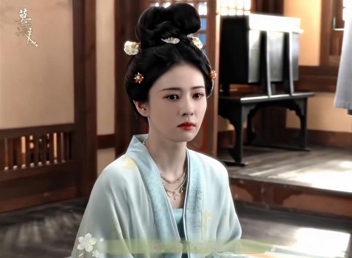 白鹿看莫离弹幕我和白鹿追剧有共同点了，追剧爱看弹幕，哈哈哈哈哈哈哈哈莫离