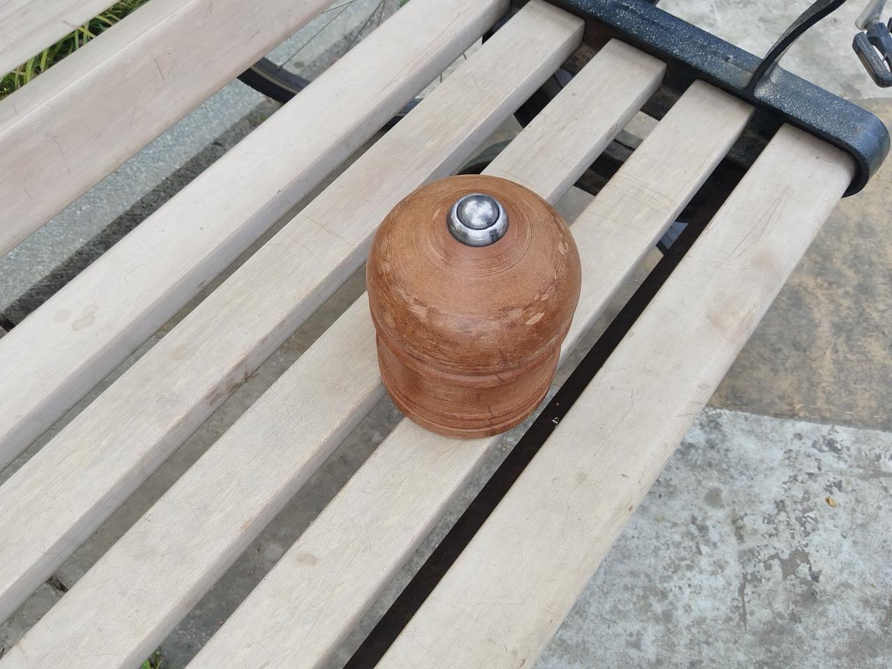 这么大的陀螺
很重的
尼龙陀螺