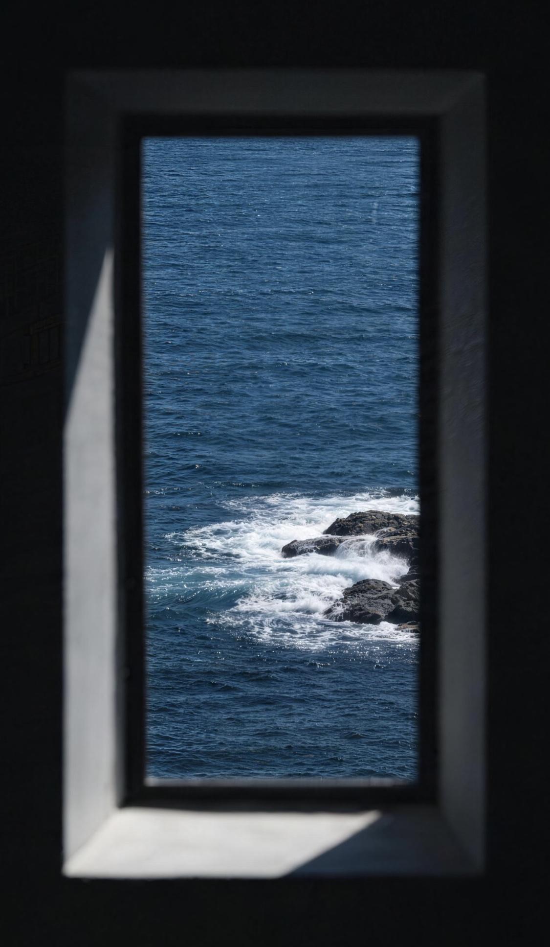 人一定要大量读书！

我发现长期读书的人都有一个共性：

他们越读，越懂得“留白