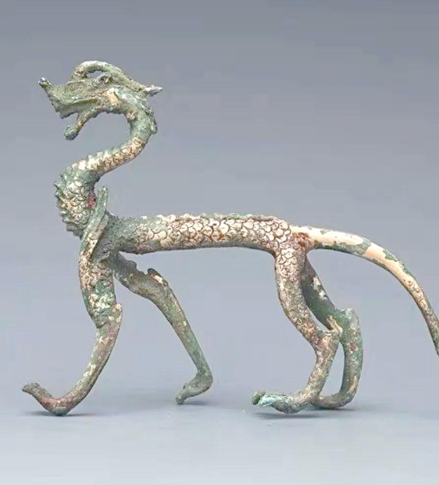 可太让人期待了！法国刚通过了文物归还法案，我第一时间就想到了那件战国青铜龙，这件