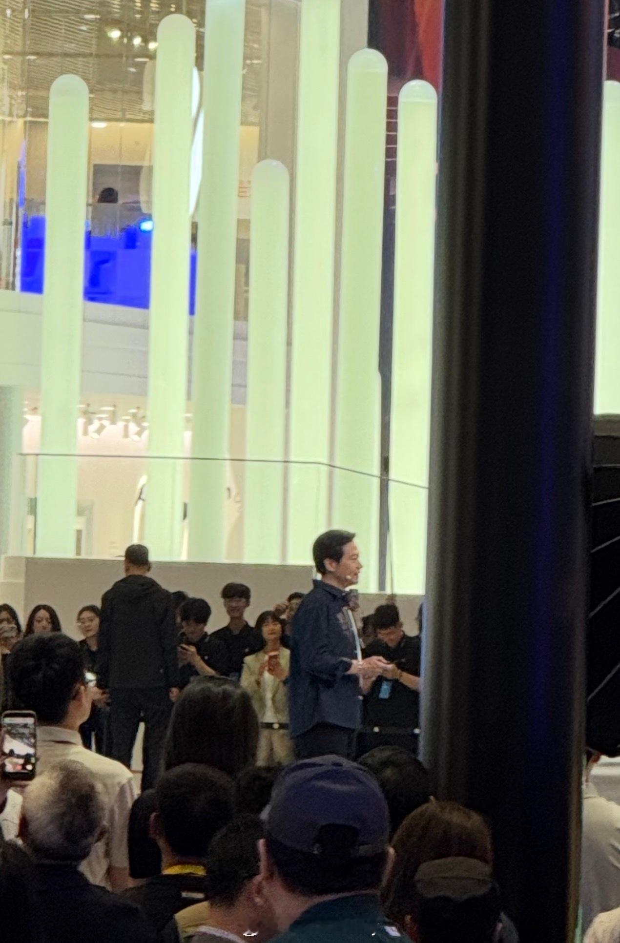 2026北京车展 军来了热度有点高啊A4现在人满为患了 