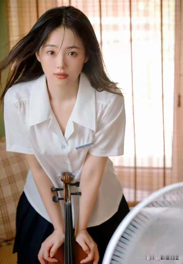 中国传媒大学最美校花，她的美可谓是未雕琢的璞玉，倾国倾城