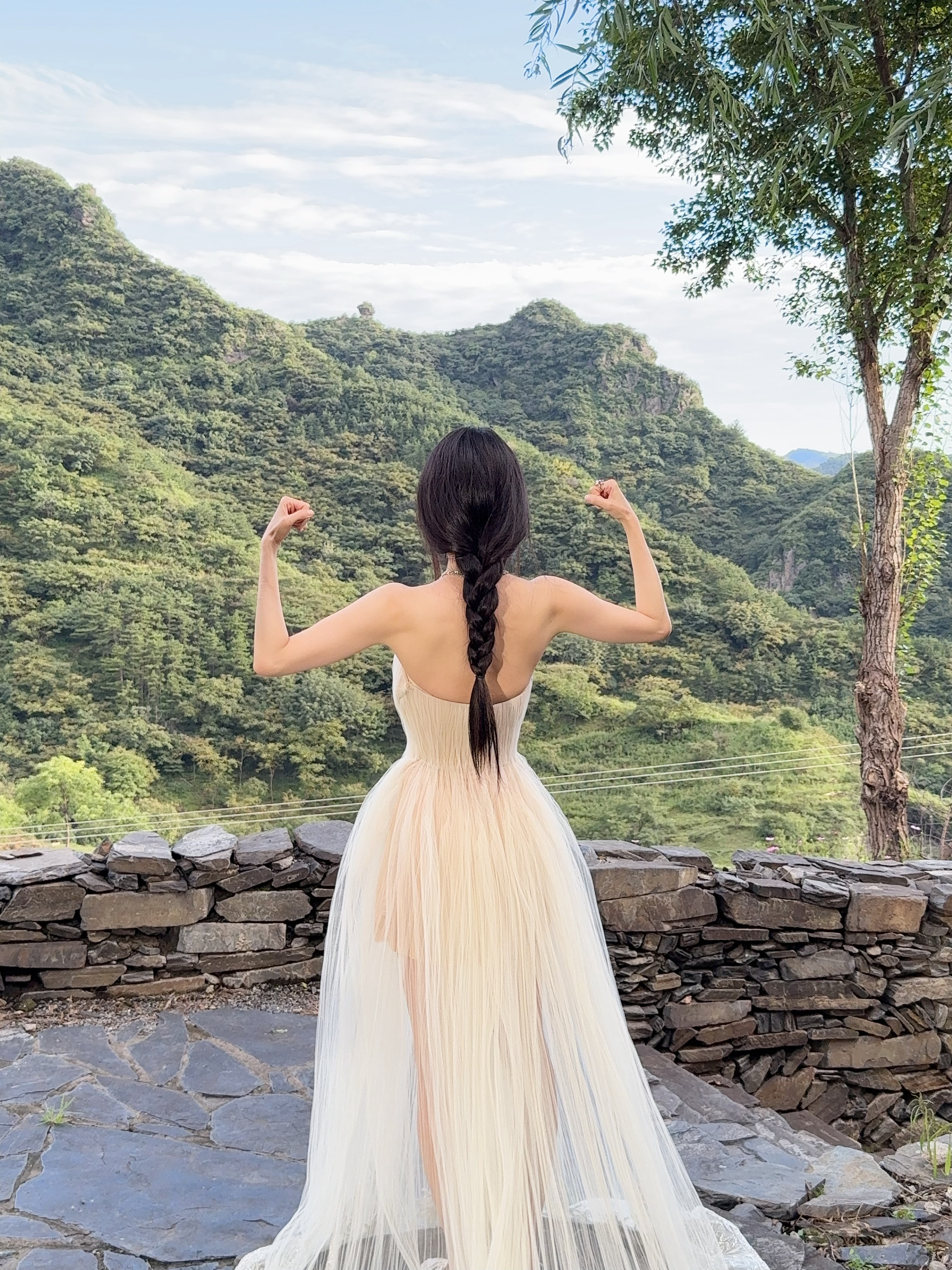我觉得杨幂的肱二头肌💪练成进度已100%[点赞] ​​​