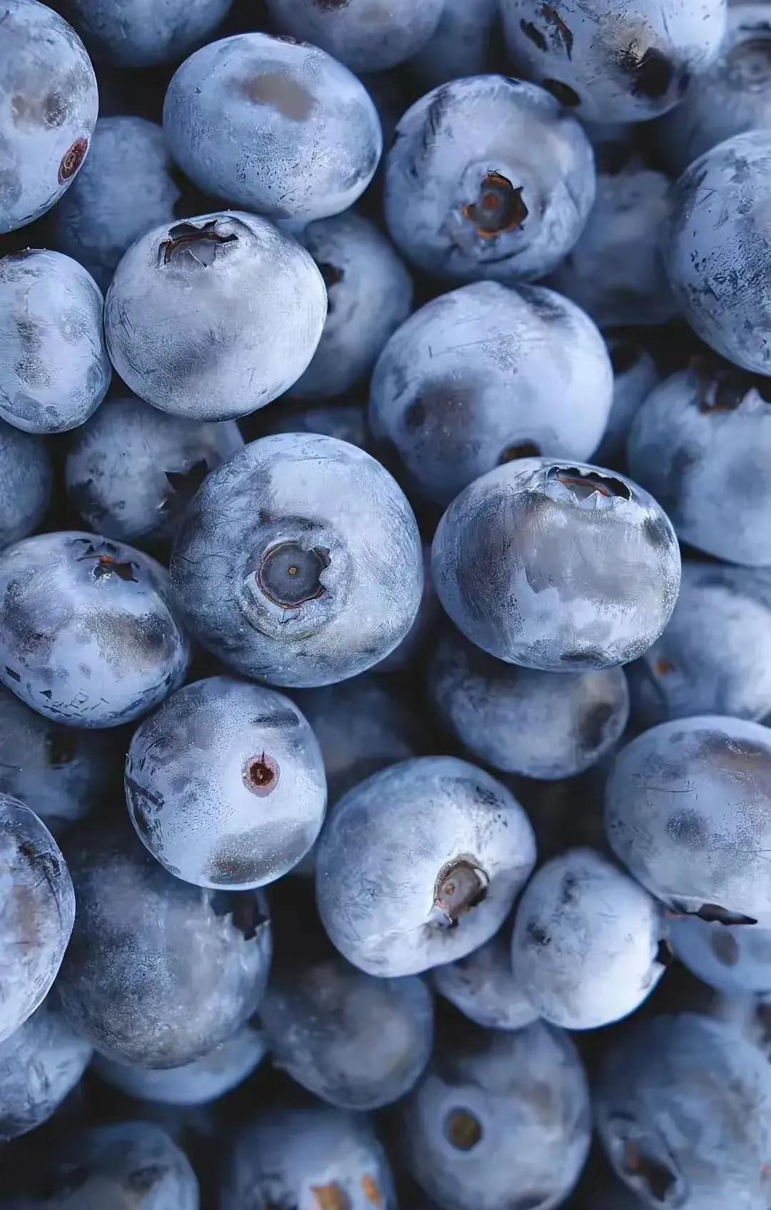 昨天下班路上我问一个摊位的蓝莓多少钱，
老板毫不犹豫的说4块五，我以为自己听错了