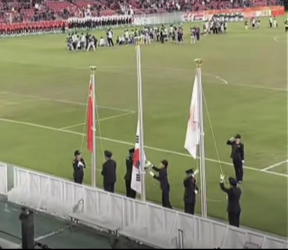 这下韩国人估计要气炸了，很难说日本人这不是故意的。因为就算开头有点失误，至少几十