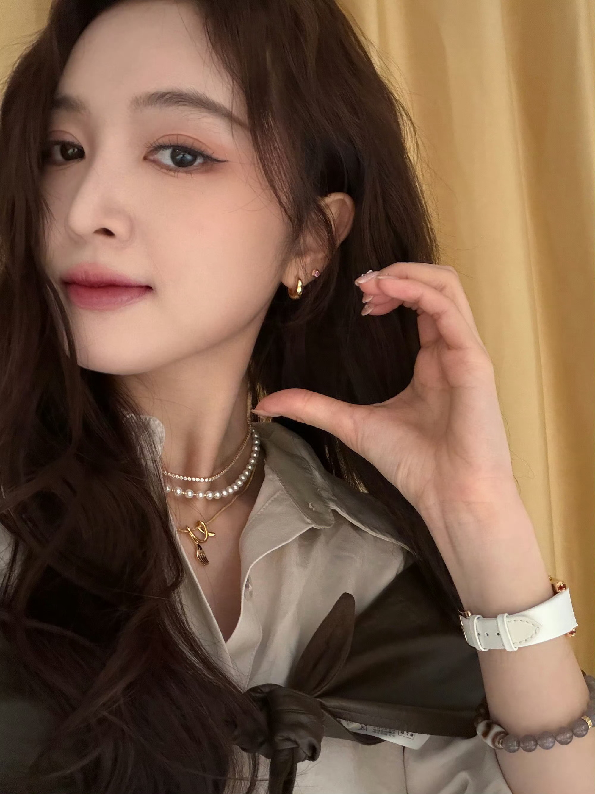 吴宣仪一眼认出8年前粉丝从2018年被舞台治愈低谷，到八年之后带娃赴约，吴宣仪把