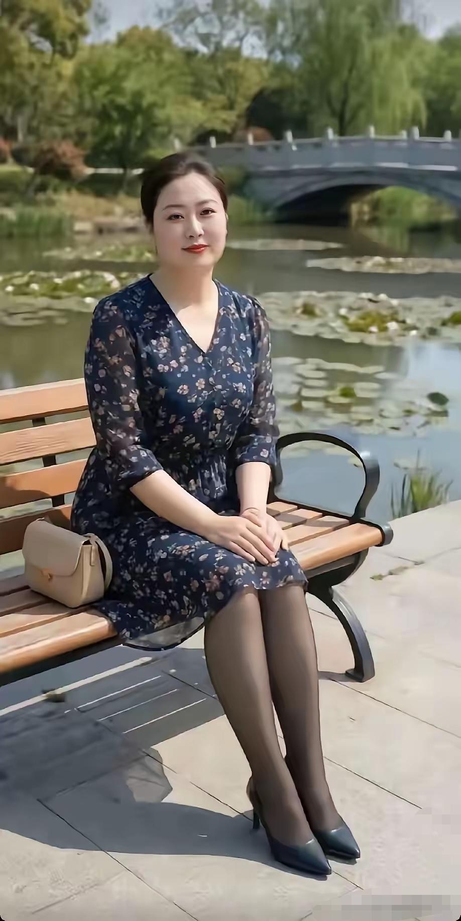成熟稳重的美女