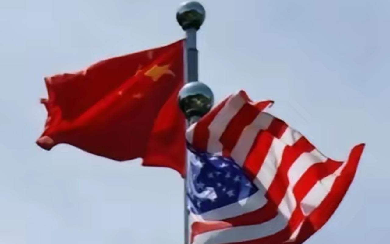 一旦中国今天清空7307亿美元美债，明天，我们自己的出口企业，就将接不到一张新订