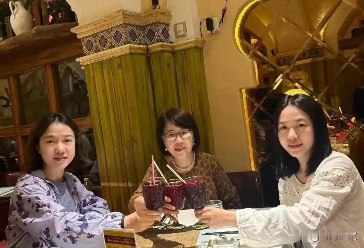 愿與论多一点善意与包容，还翁帆一份清白与安宁
 
杨振宁先生离世未满一年，翁帆携