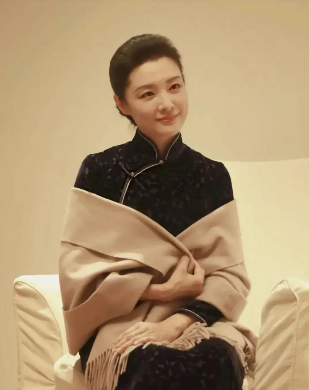 周涛演宋庆龄缺少时尚感，没有那种霸气，我觉得更适合扮演大嫂角色，你觉得呢？#娱乐