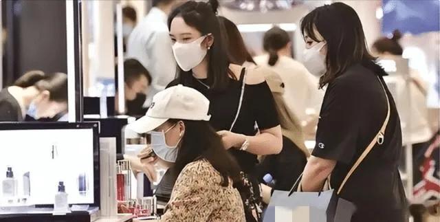最近有专家提出：
个税的缴纳应该以“家庭”为单位进行征收！
小编看到这个消息真是