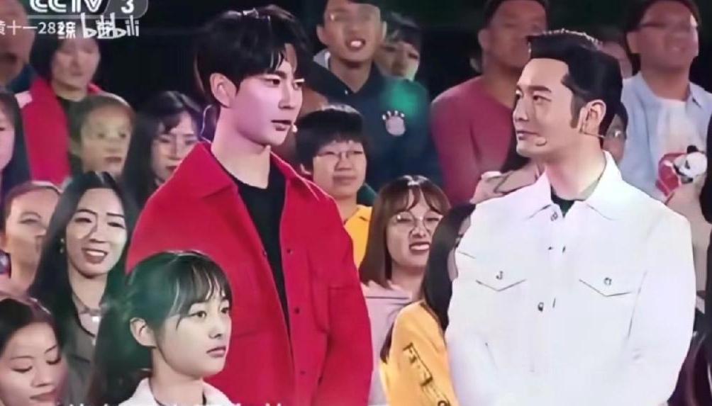 他是真的好完美啊！不管是内在还是外在都是无可挑剔的，面孔不但长的很清秀精致，而且