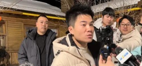 东方甄选小编从幕后跳到台前，与董宇辉抢功，委实有“僭越”之嫌。

作为幕后专注于