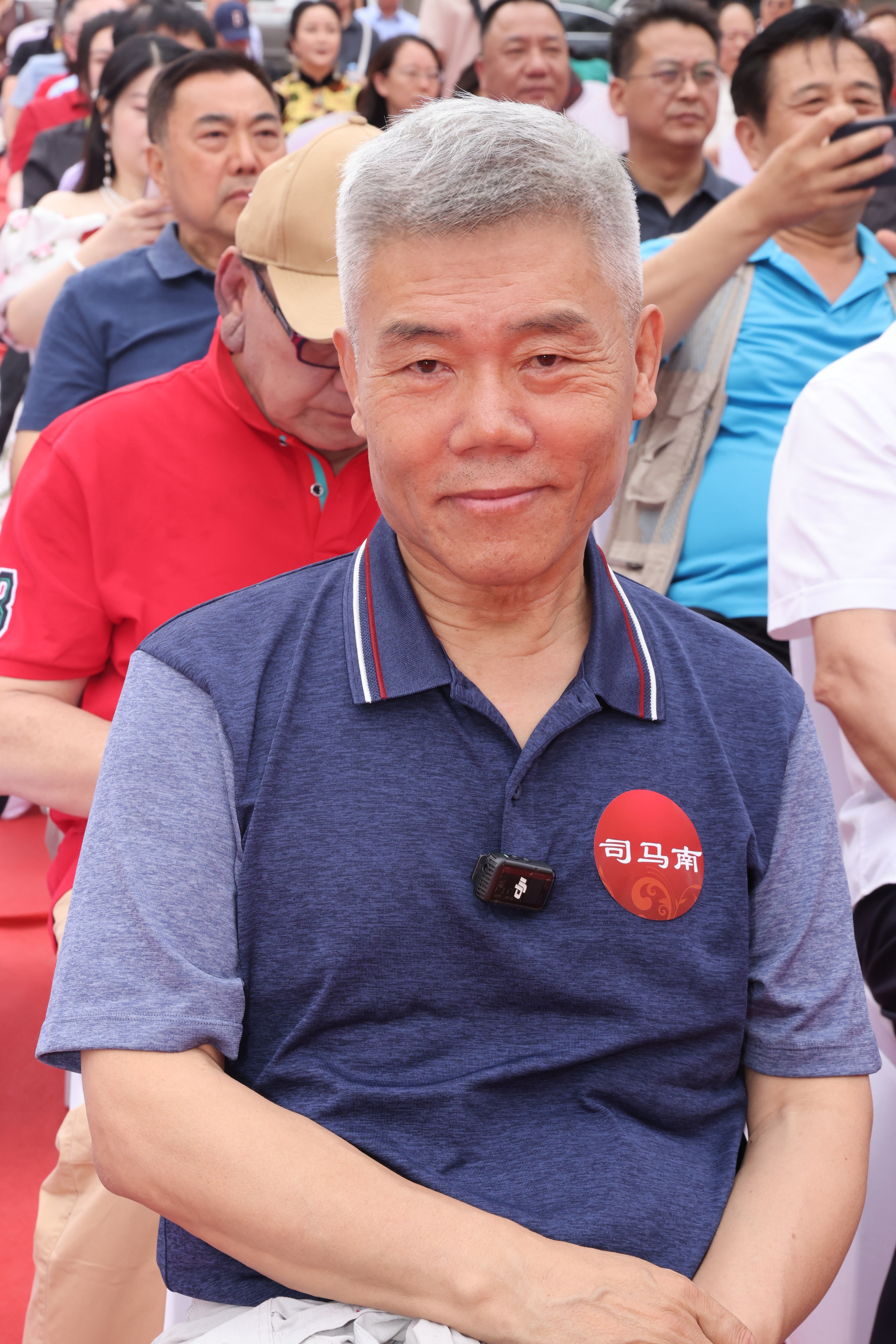 自从被揭露出来与多国妇女合影嬉皮笑脸有辱国格之后，我老实了很多，见到本国妇女亦心