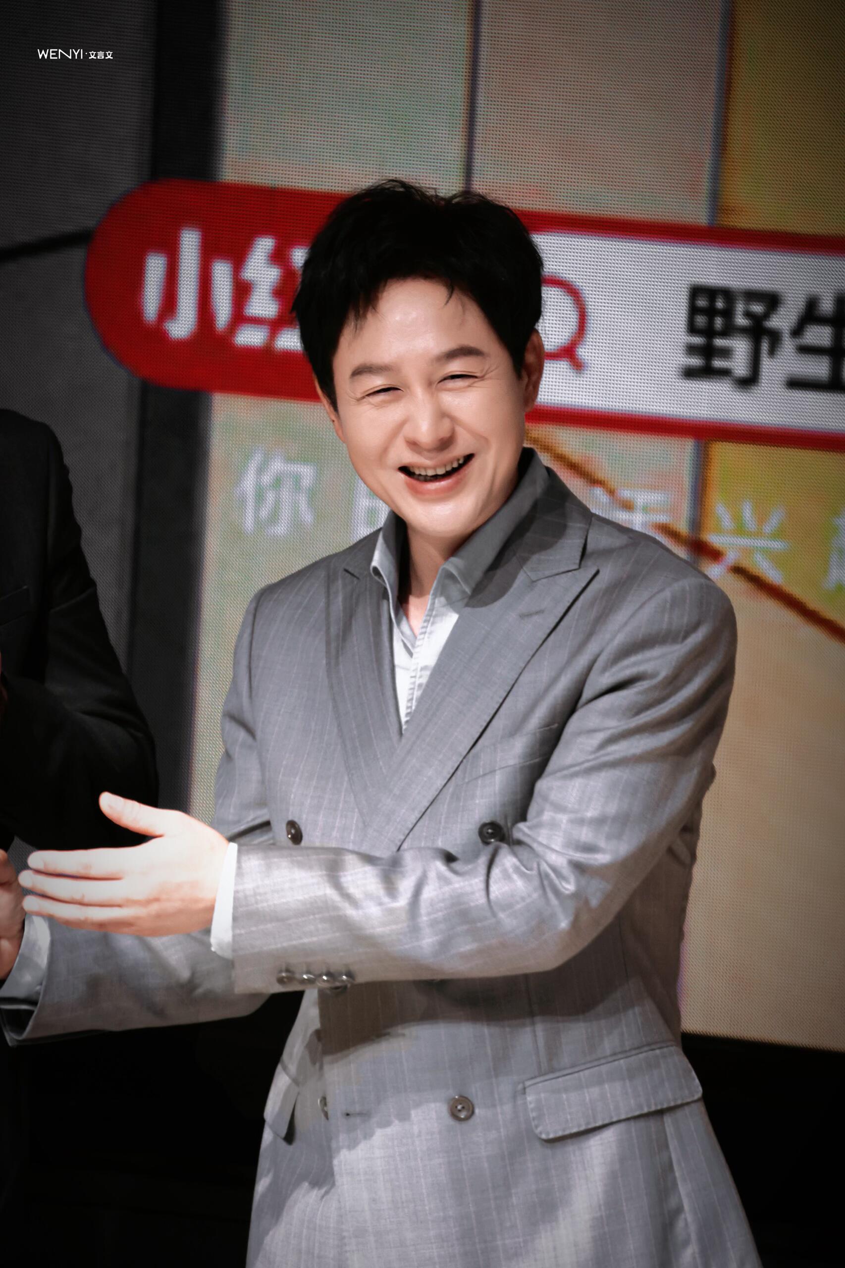 翁子光聊张颂文表演给多种答案翁子光说纸盒藏迷拍的是人 张颂文的表演魅力在于他不用
