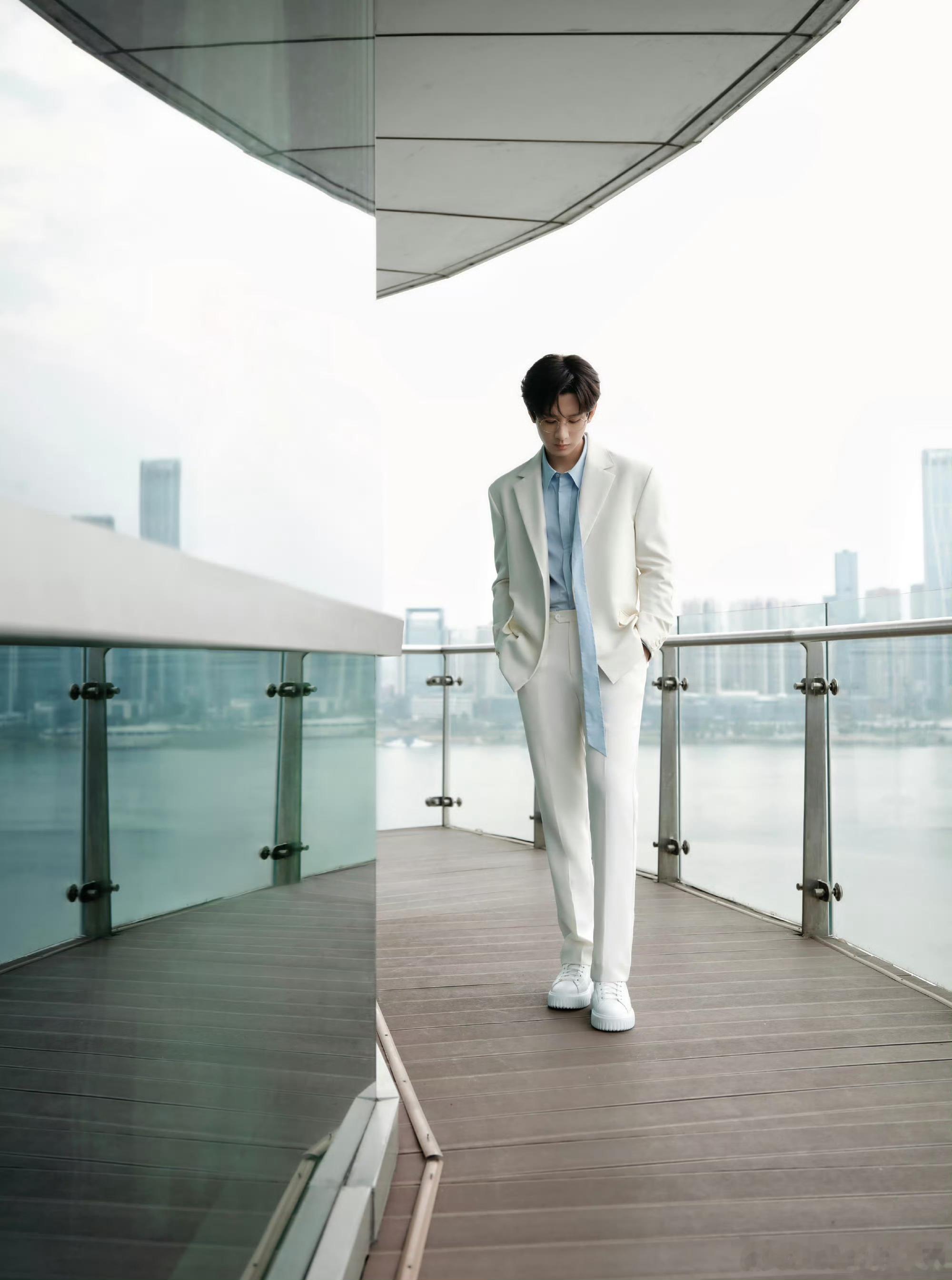 成毅天地剑心cy成毅王权富贵成毅，愿所有繁华皆入你眼，所有烦恼自行消散，愿你星途