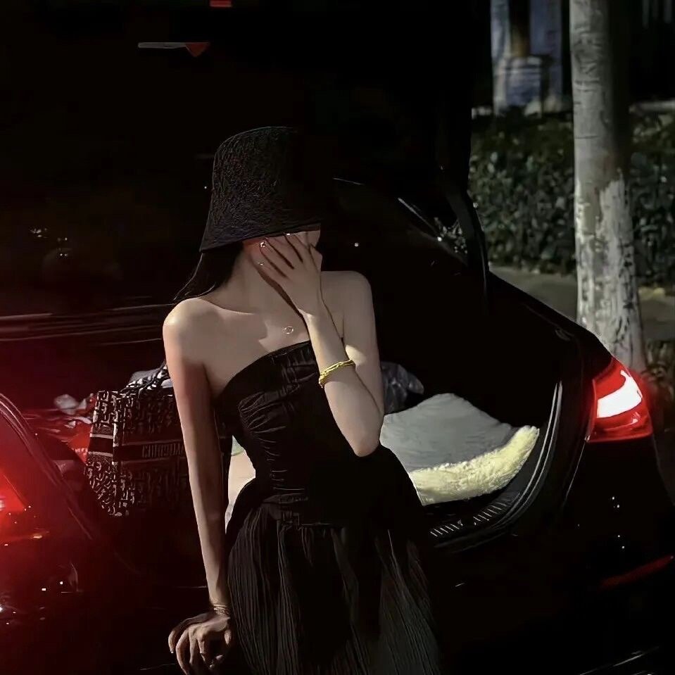 𝓣𝓱𝓮 𝓑𝓾𝓻𝓭𝓮𝓷 𝓸𝓷 𝓢𝓱𝓸𝓾𝓵𝓭𝓮?