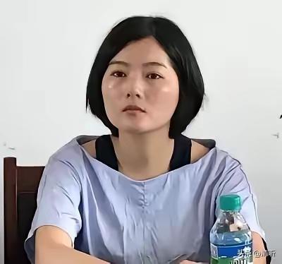 信认选为官，
清廉远离贪。
为民办实事，
一生过坦然。