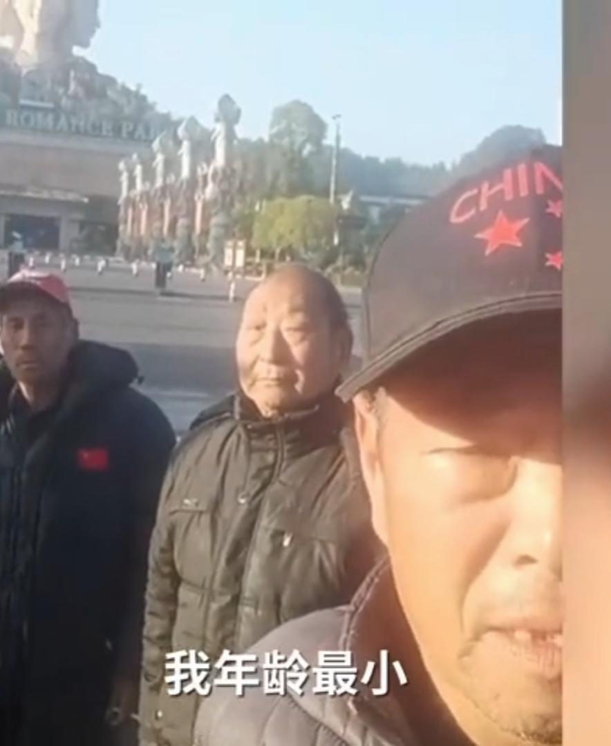 用一句话评价这三个老头最合适了，别人是从小玩到大，他们是从小玩到老。
大概人都是