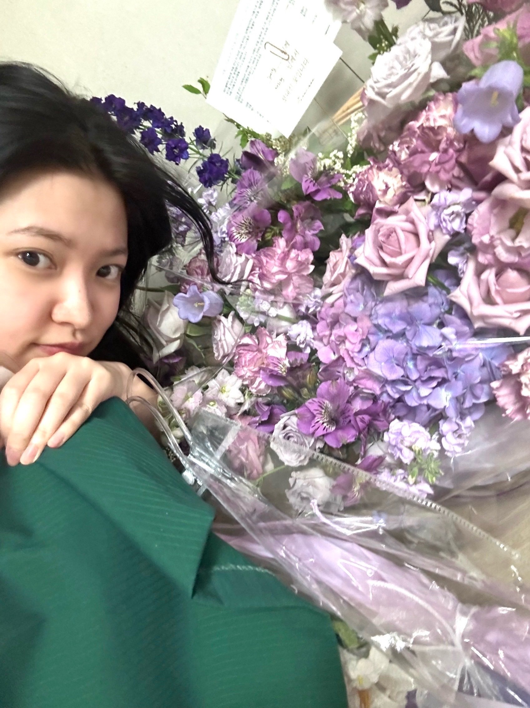 250507 Redvelvet Yeri金艺琳 东南亚粉丝送的花 ​​​