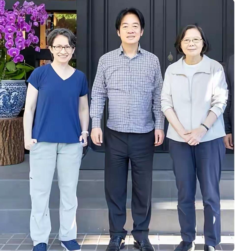 常言“三个女人一台戏”，她们凑在了一起，注定以悲剧收场。

常言“物以类聚，人以