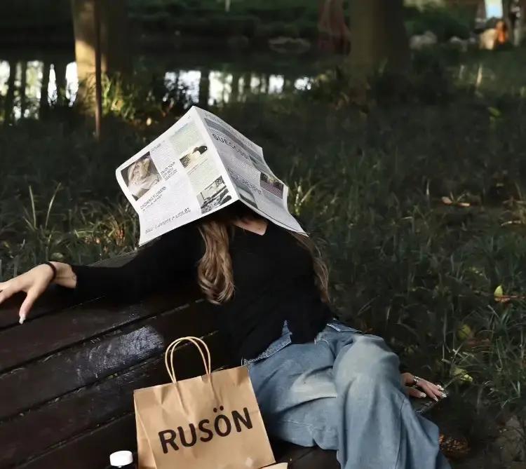 婚外暧昧里女人真能一锤定音。

他递酒我伸手，故事就开场。

我缩回，戏码直接熄