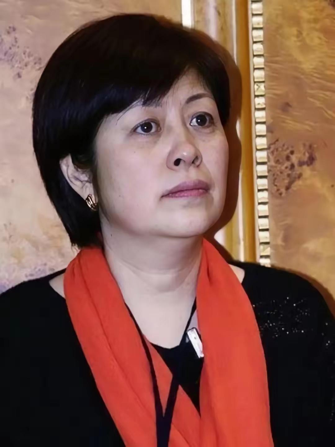 早在2005年，王京花提出离开华谊，她问旗下的艺人：“有谁想跟我走？”几十个艺人