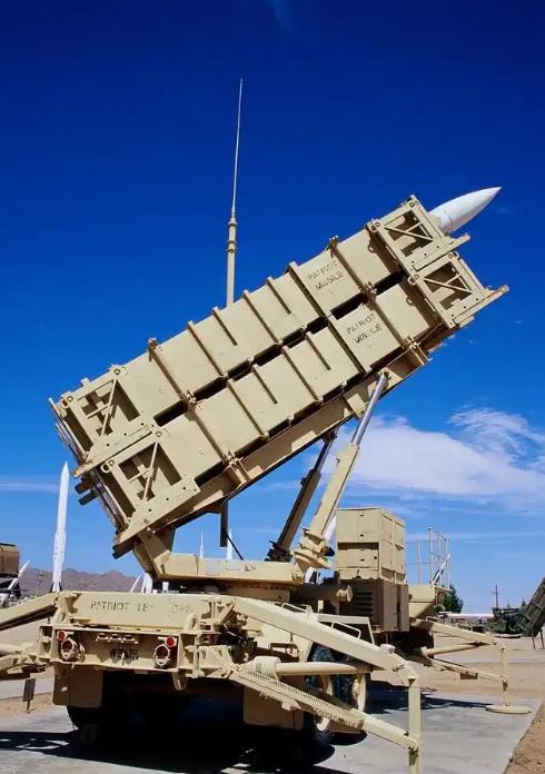 特朗普估计现在很发愁，因为售台这批110亿美元的武器可能完不成了，运输都成问题了