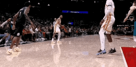 难怪一直得不到教练重用！杨瀚森这个防守动作，在NBA绝对算得上是独一档存在。
