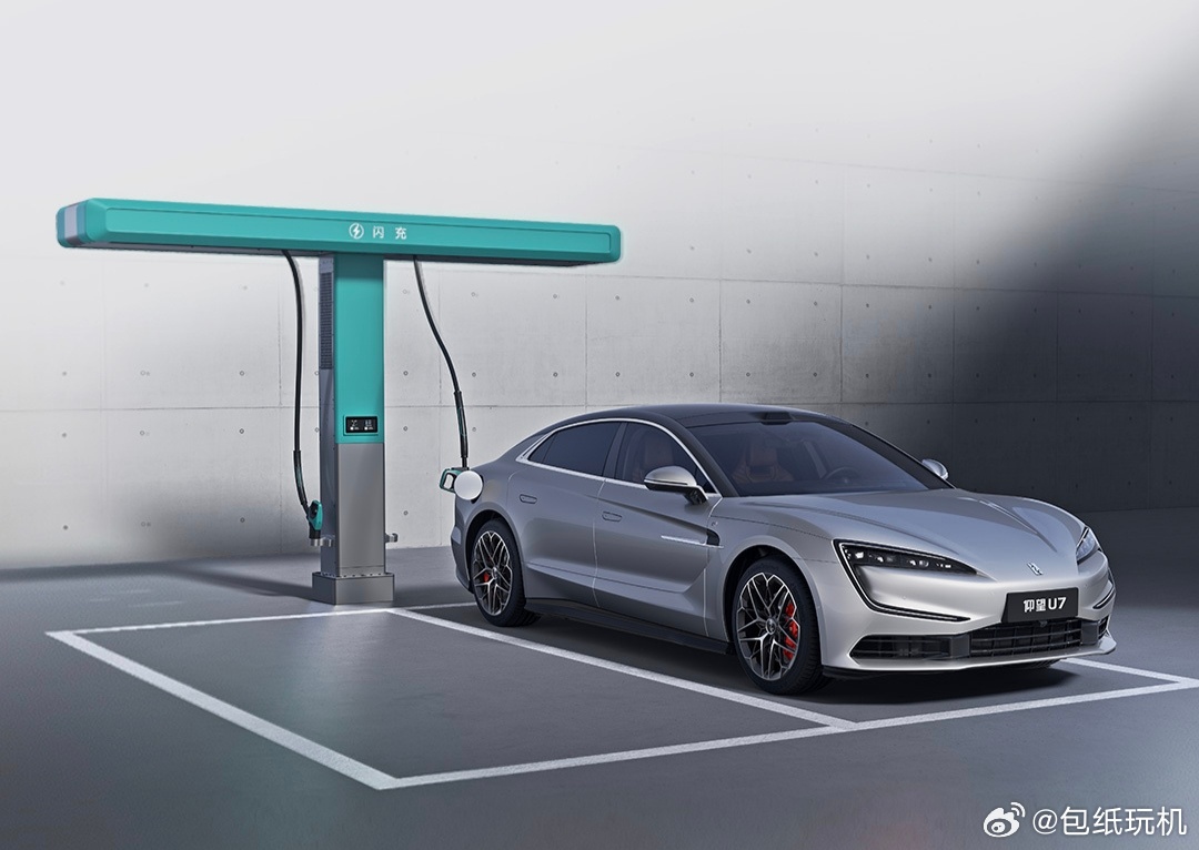 新款仰望U7首搭第二代刀片电池新能源迈入纯电续航千公里时代了，2026款仰望U7