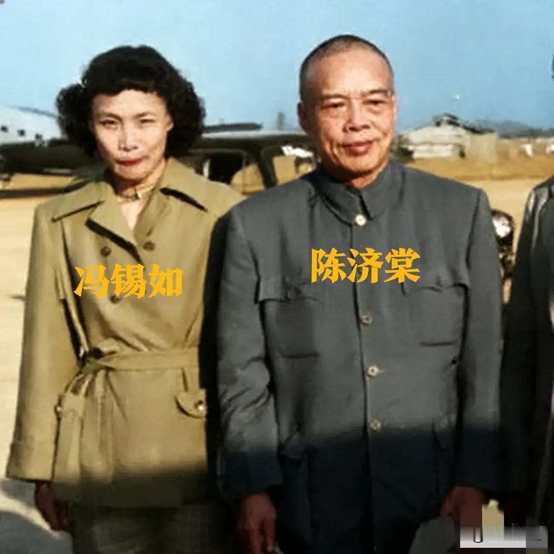 50年代，陈济棠和侧室冯锡如的珍贵合影，真是少见。他俩是老夫少妻，冯锡如起初是陈