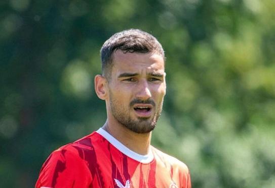 凯泽斯劳滕前锋普尔塔因在对阵埃弗斯堡的比赛中受伤下场，主教练利伯克内希特在赛后表