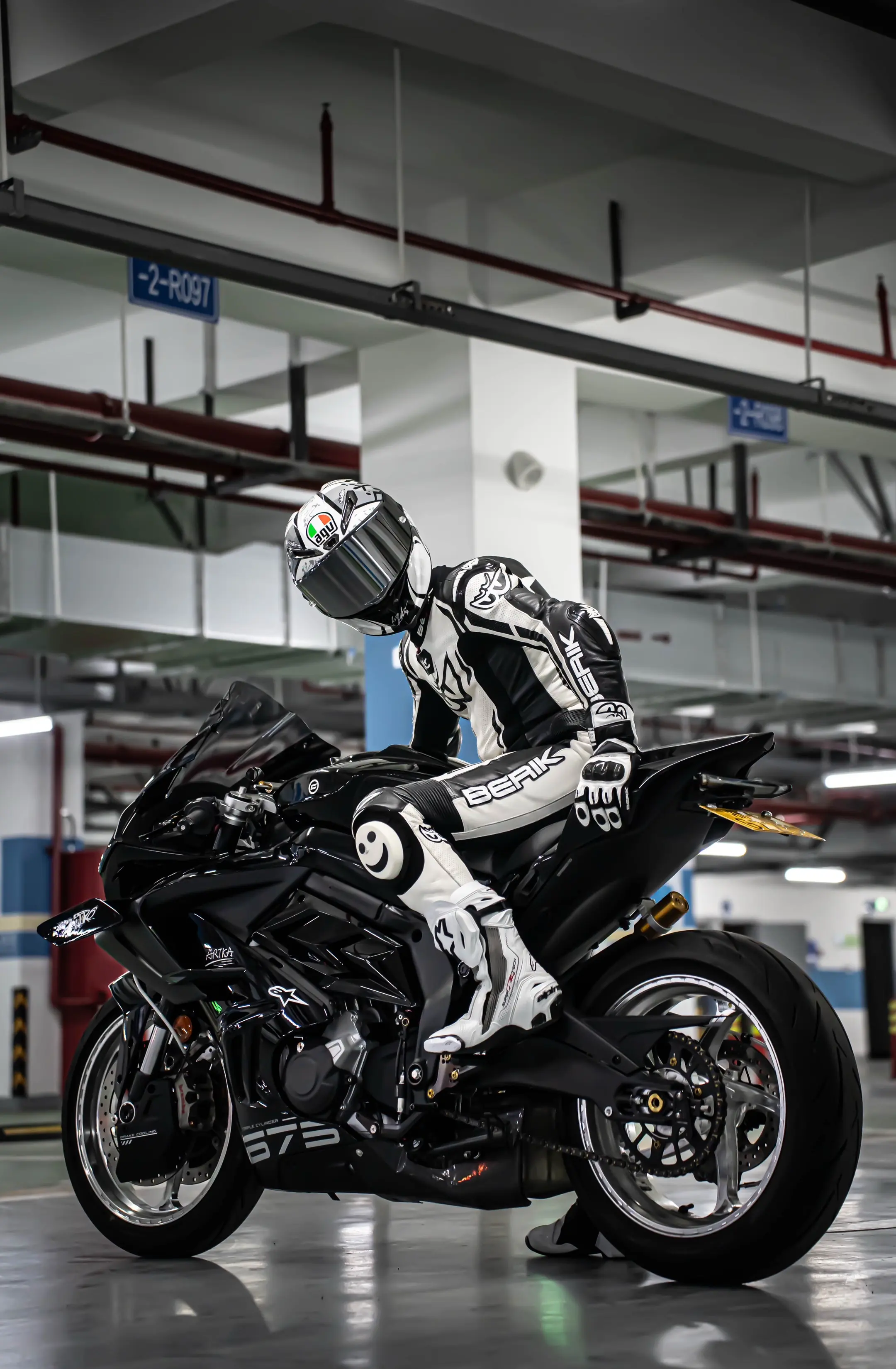 我抓不住时间 但我拍下来的瞬间 即是永恒