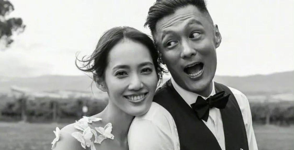 九年婚姻和平结束，全程体面让人感慨。

不撕不吵，感恩彼此过往付出，依旧共同抚养