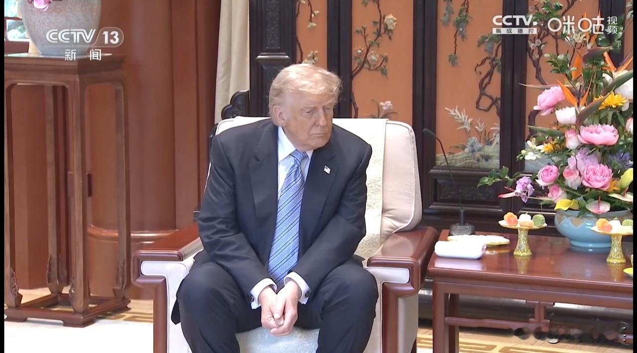 来到中南海，还是略显拘谨的。