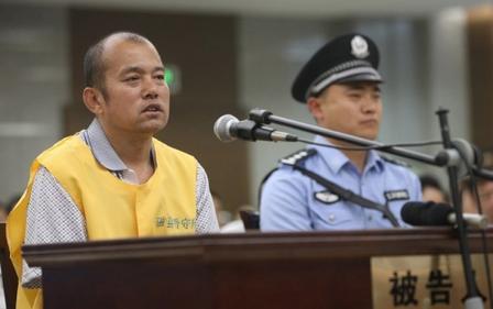 河北邯郸法庭，连环杀人犯王书金当庭拍桌质问法官：我明明杀了 4 个女人，为啥只算
