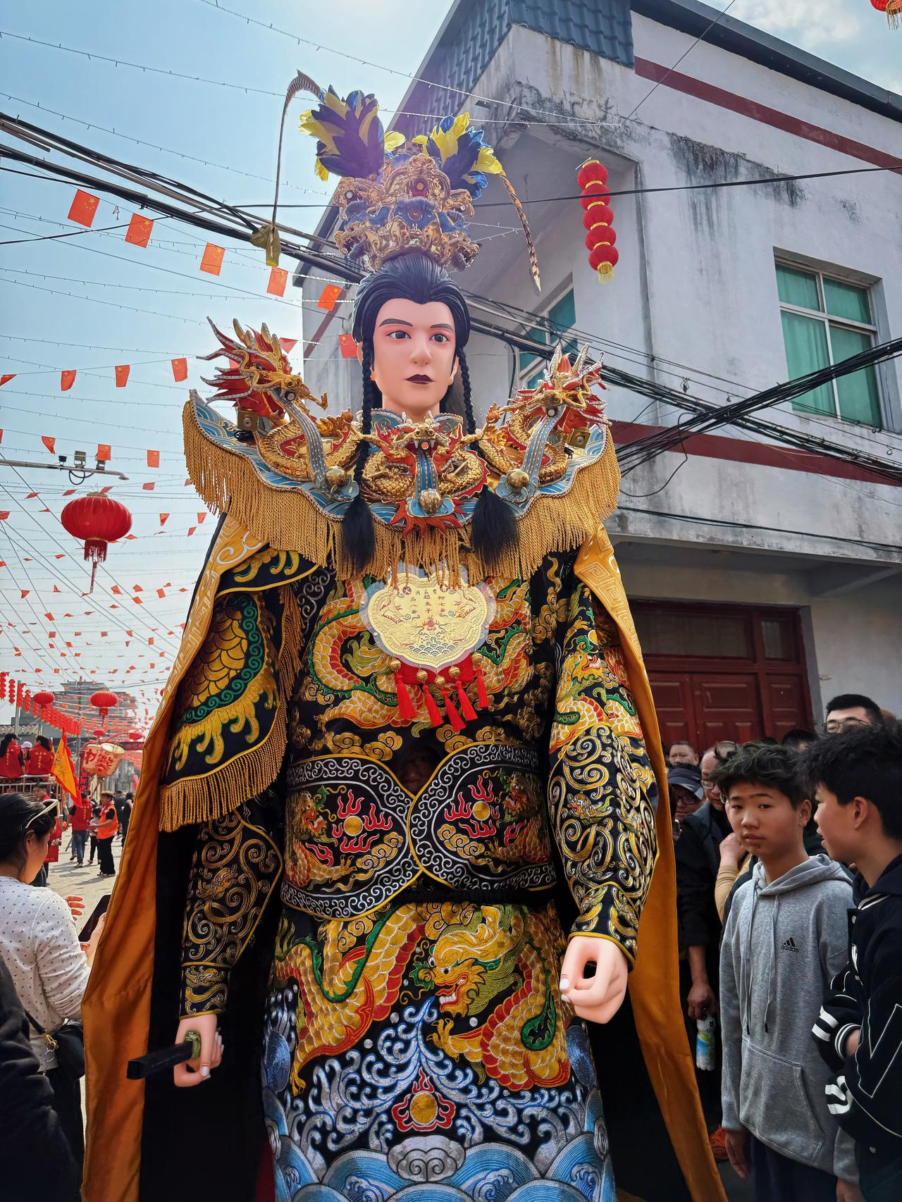 来福建看游神啦～

锣鼓喧天中，
神将巡安，
祈求风调雨顺，国泰民安～