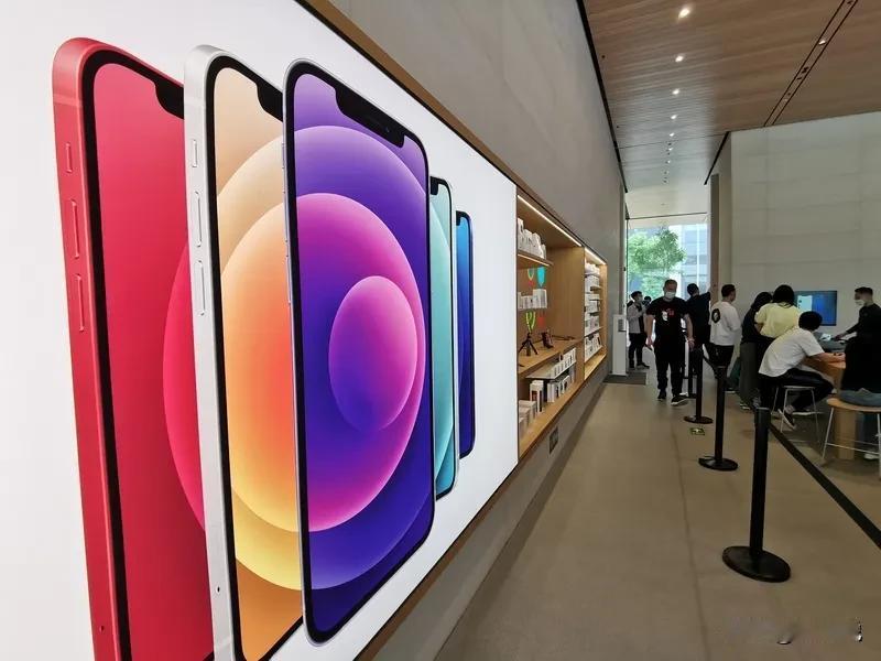 iOS 26 beta5更新的内容还挺实在的，我就用大白话给你讲讲吧：
在解锁的