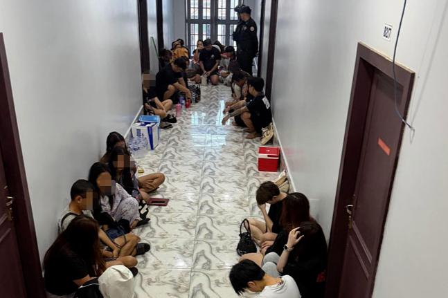 柬埔寨突袭波贝电诈园区，外籍嫌犯开枪袭警被制服，两家涉诈赌场遭吊销执照

麻烦看
