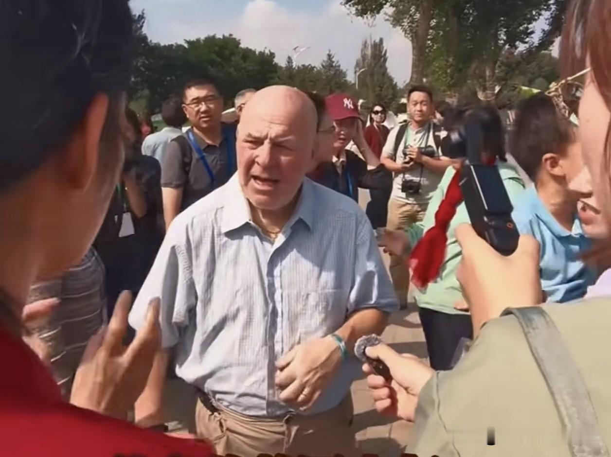看完殷玉珍和赛考斯的故事，心里满是触动，这不是什么轰轰烈烈的传奇，而是两个素昧平