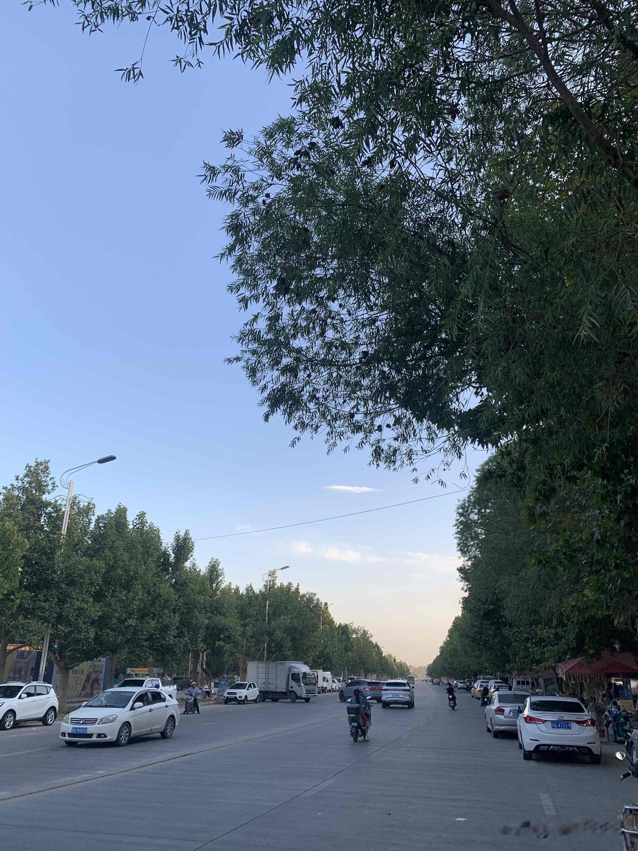 夜跑打卡，今天妥妥的7公里，每天晚上保持优良的锻炼习惯，夜跑，跑出健康，跑出人生