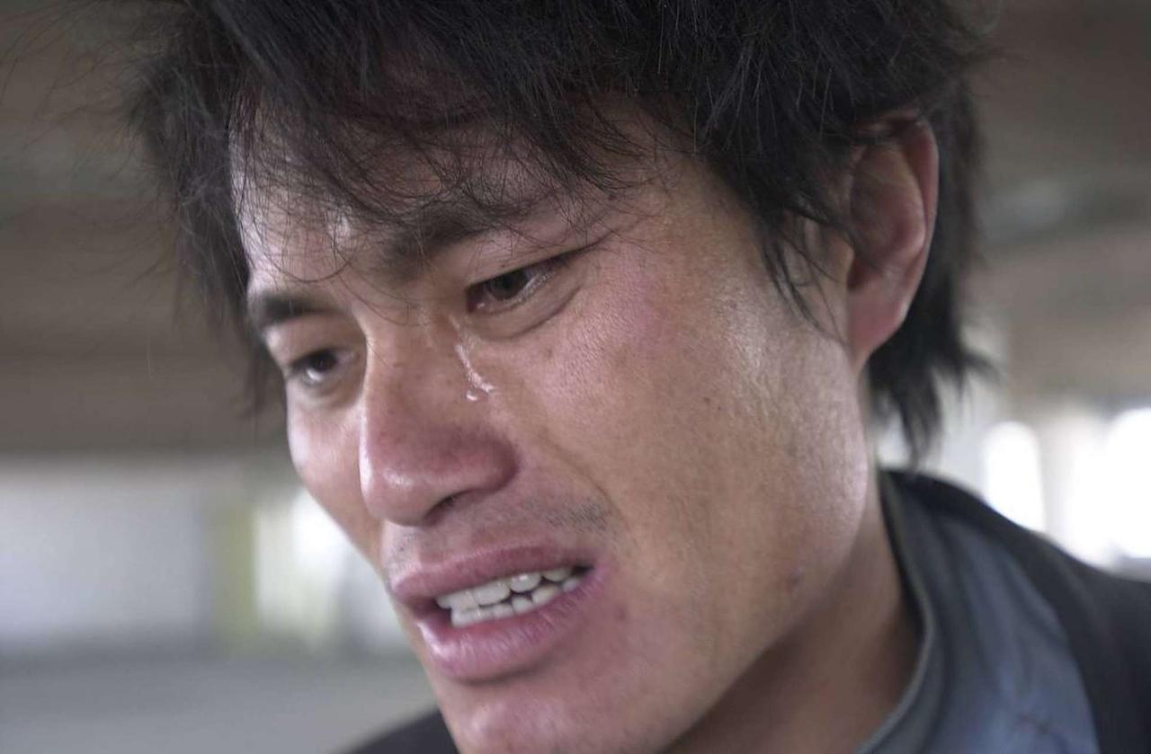 近日，危先生，一位出生于1992年的普通男子，却在翻阅一篇12岁养女的作文时，忍