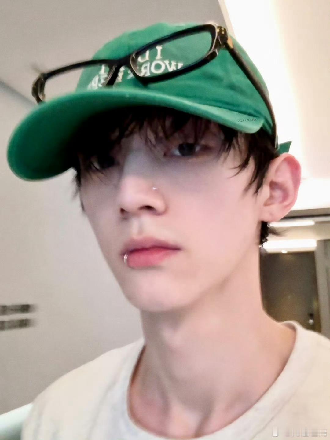 赖伟明 翻什么白眼啊额 怎么什么都要怼着拍啊🤧🤧 有的真的涉及到个人信息了 