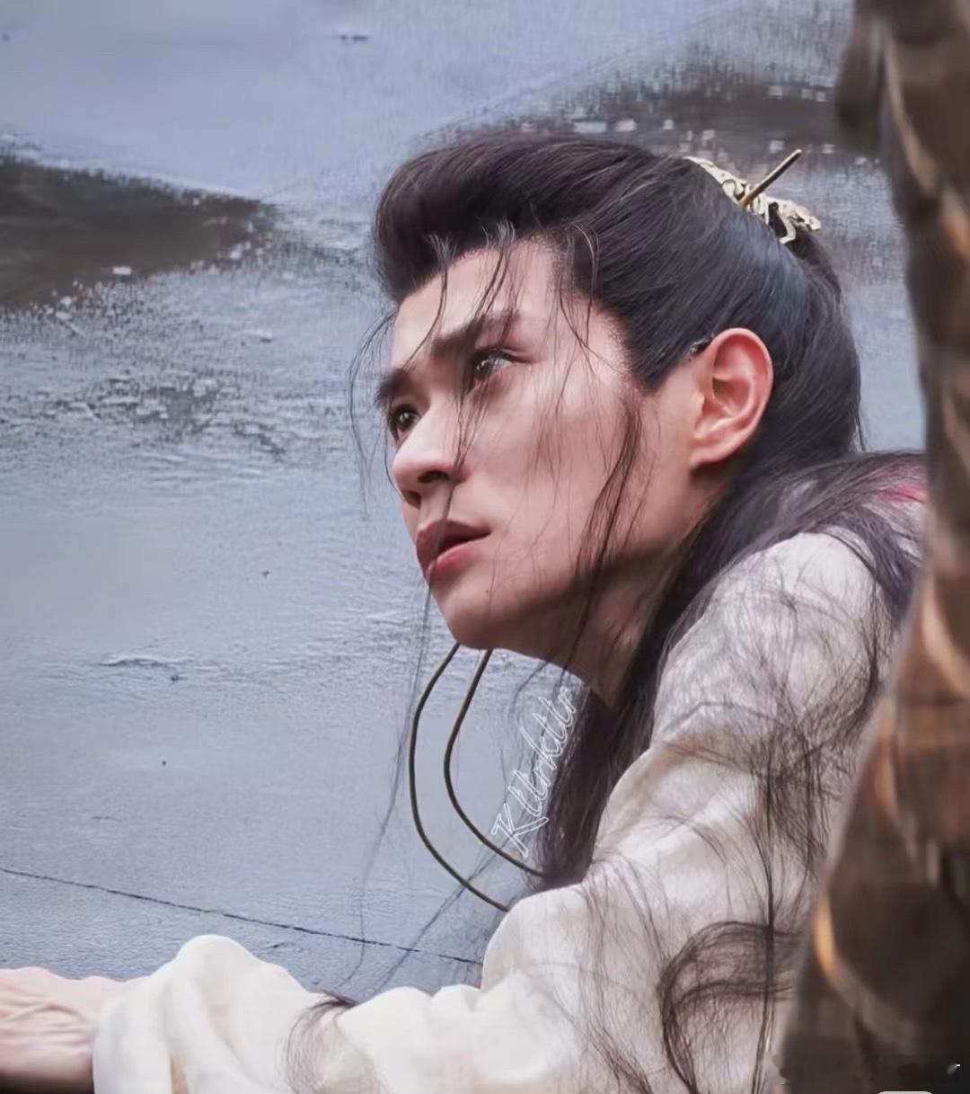 曹骏好瘦，体脂率是衡量胖瘦更核心的指标，同样是175cm的身高，体脂从普通水平降