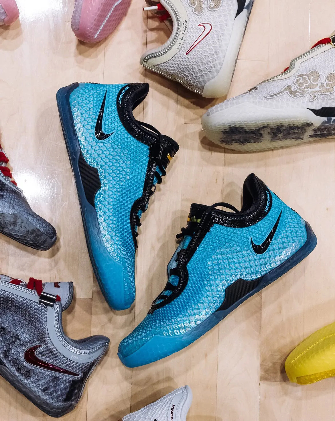 Nike LeBron 24 曝光，和此前曝光的袜套设计有区别，难不成是两个版本
