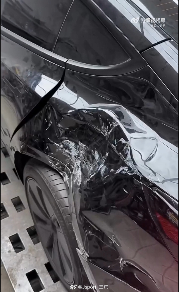 钣金 关于钣金维修这个碰撞看起来严重，但只是看起来而已没有破口/开口是不用切割修