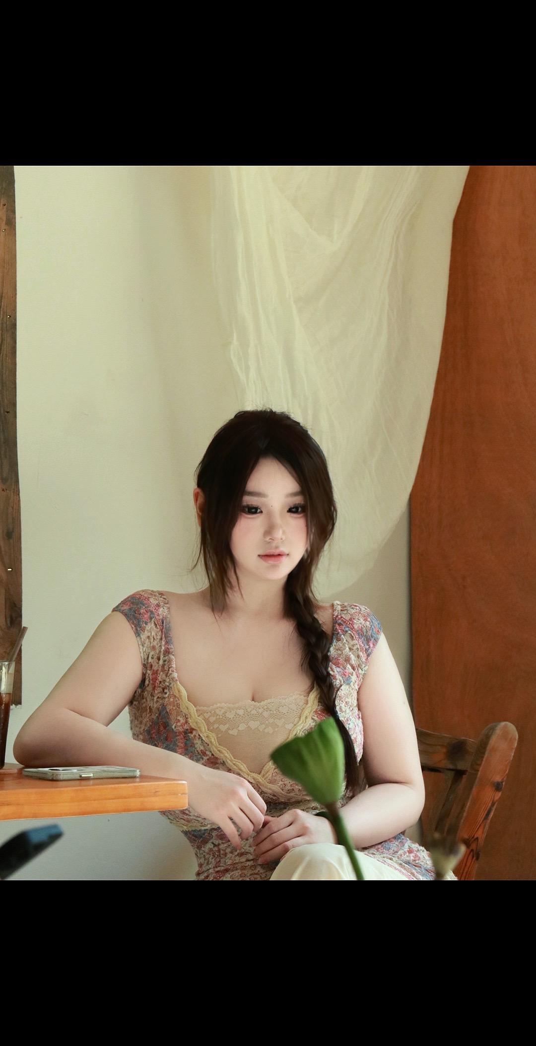 或许 你有点在意 所以故意跟我走很近。