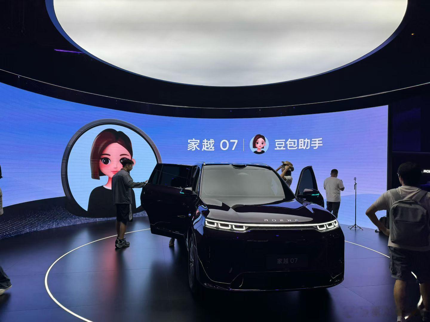 AI汽车要靠Token赚钱吗最直白最不绕弯子的豆包上车了聊AI原生汽车，绕不开T