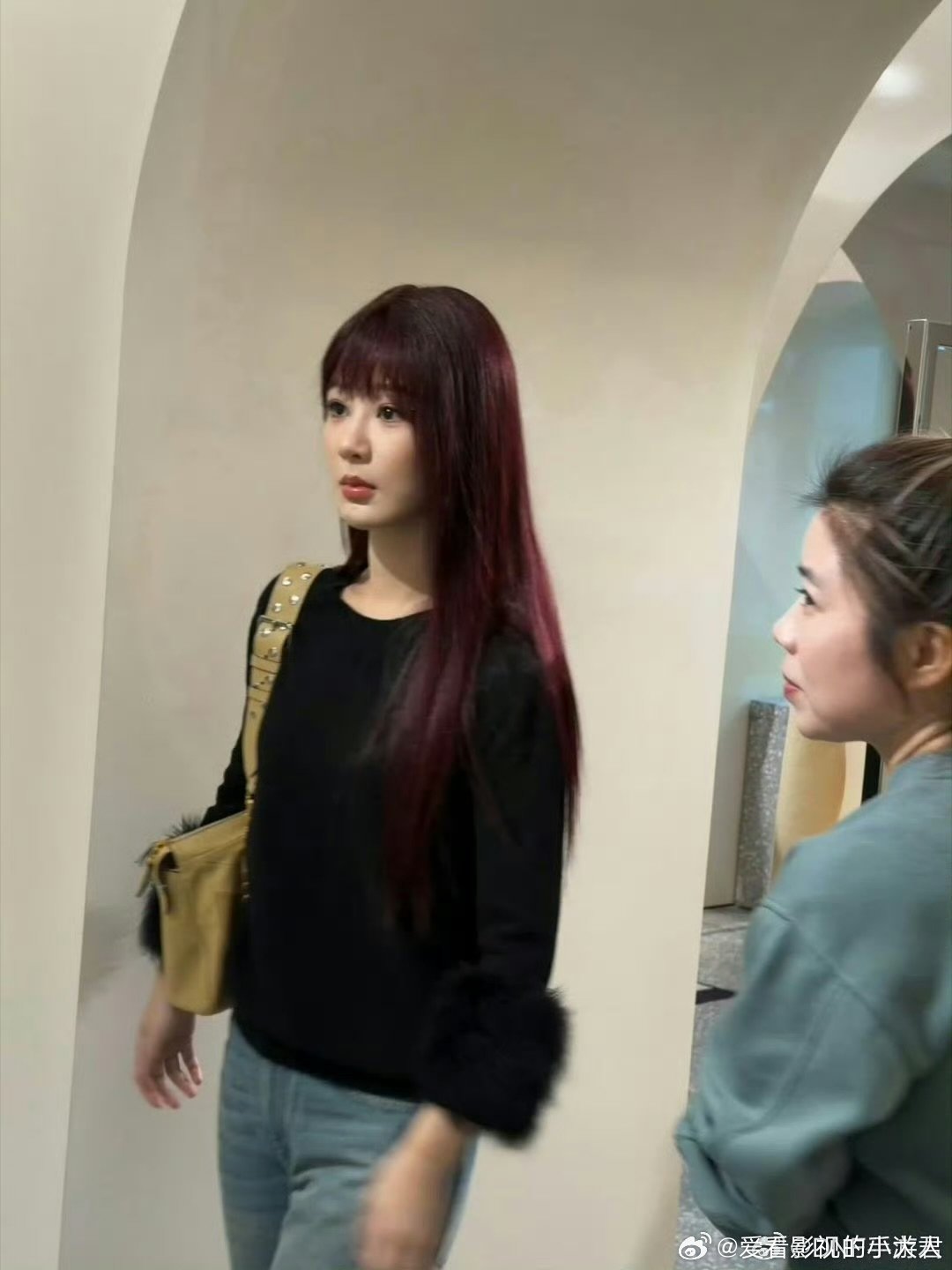 杨紫有点想休息休息杨紫再染的话想要紫色和天蓝色 杨紫 