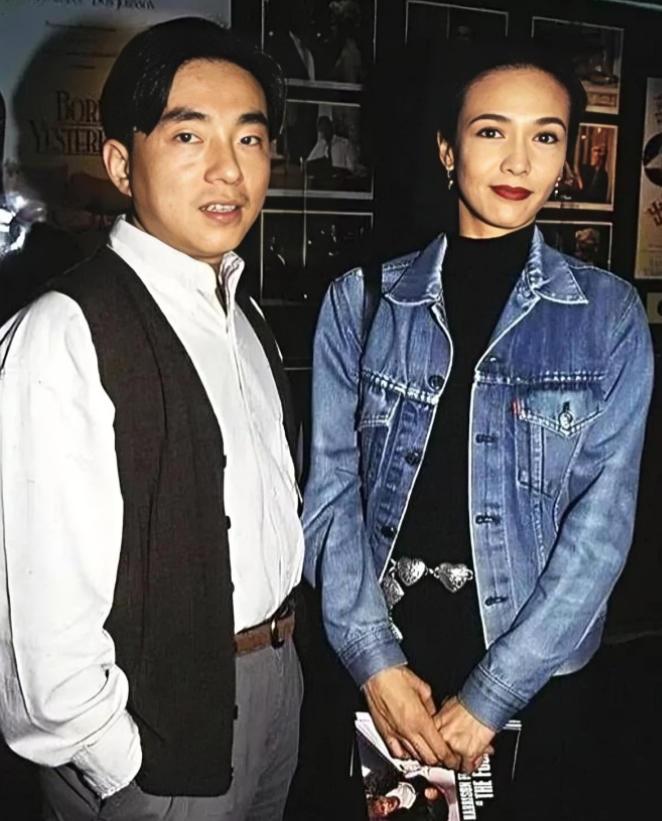 2008年，郑裕玲向同居16年的男友吕方提出分手，要求他净身出户，吕方舍不得30